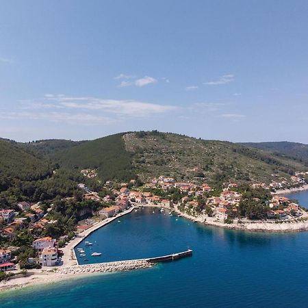 Cozy Apartment In Prigradica With House Sea View 외부 사진