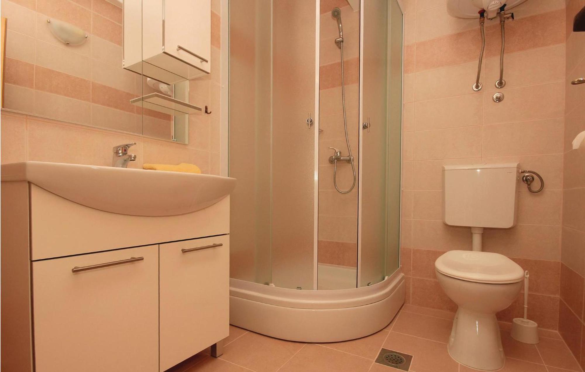 Cozy Apartment In Prigradica With House Sea View 외부 사진