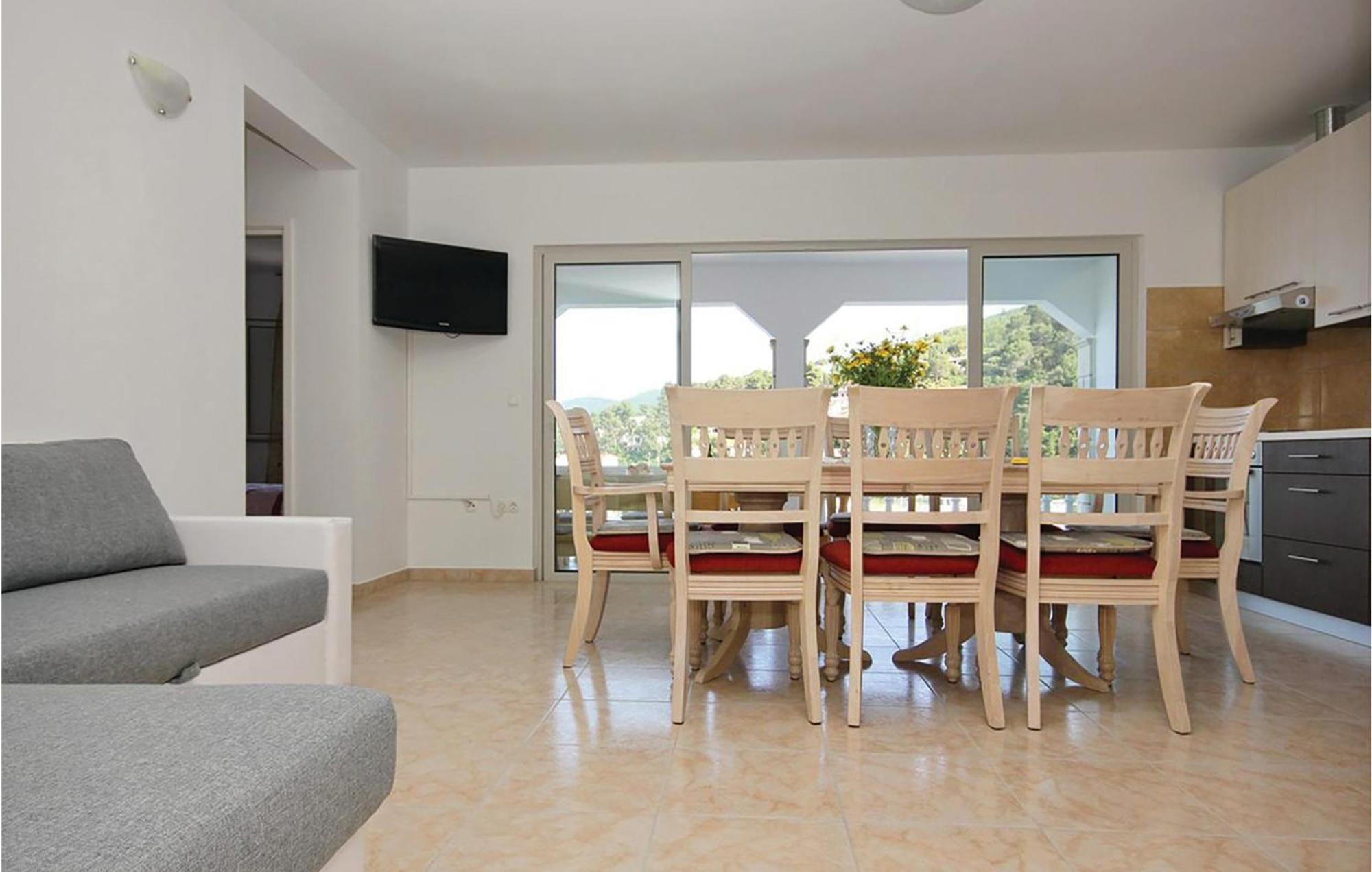 Cozy Apartment In Prigradica With House Sea View 외부 사진