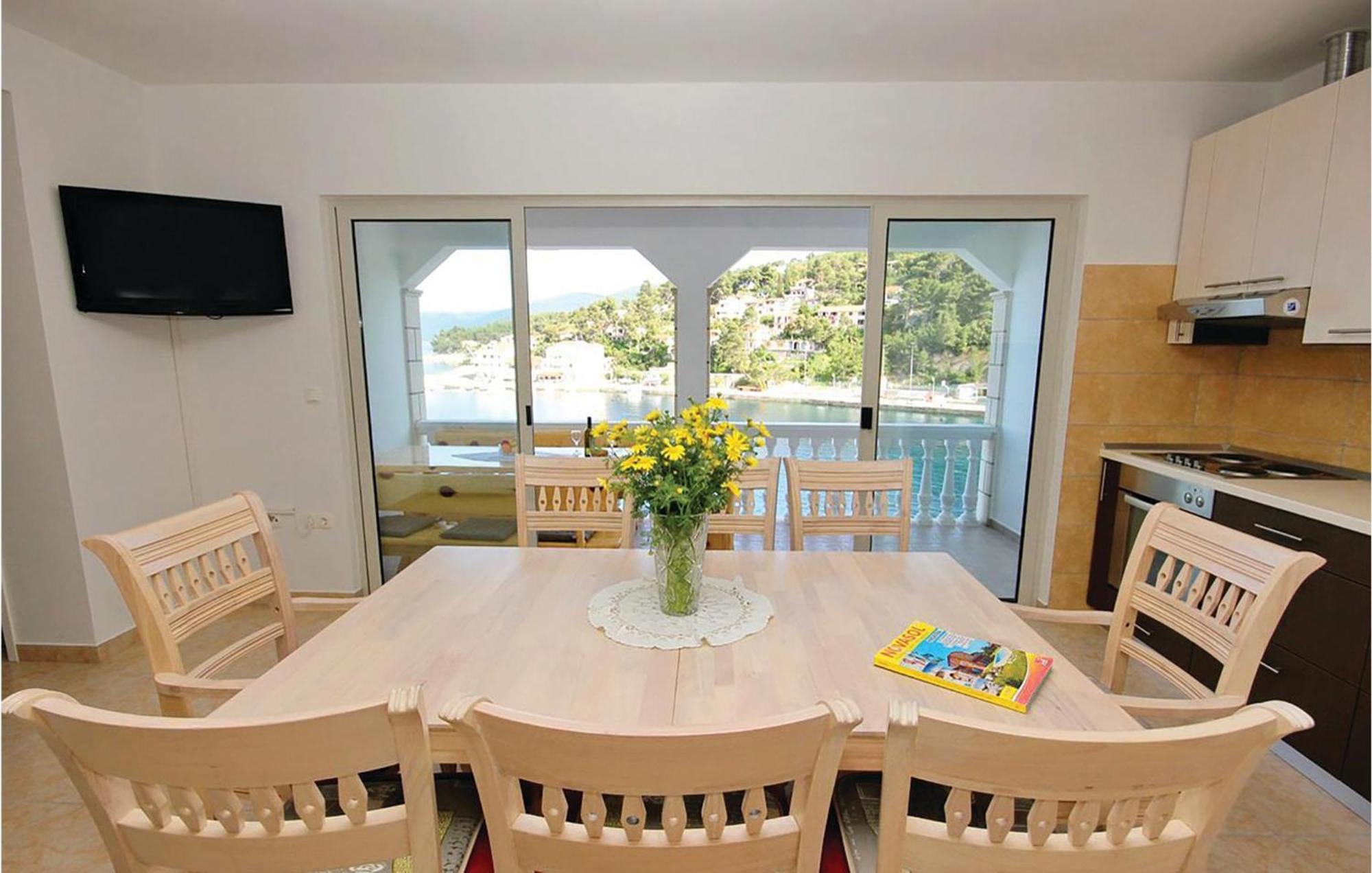 Cozy Apartment In Prigradica With House Sea View 외부 사진