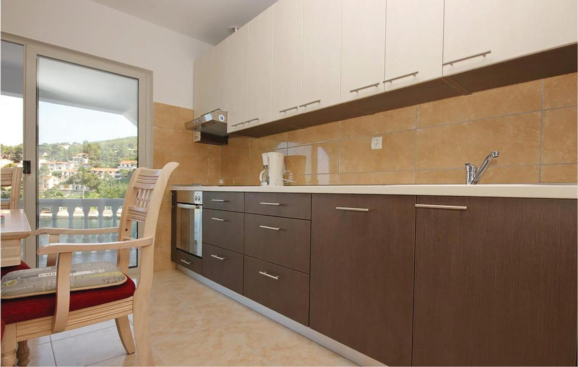 Cozy Apartment In Prigradica With House Sea View 외부 사진