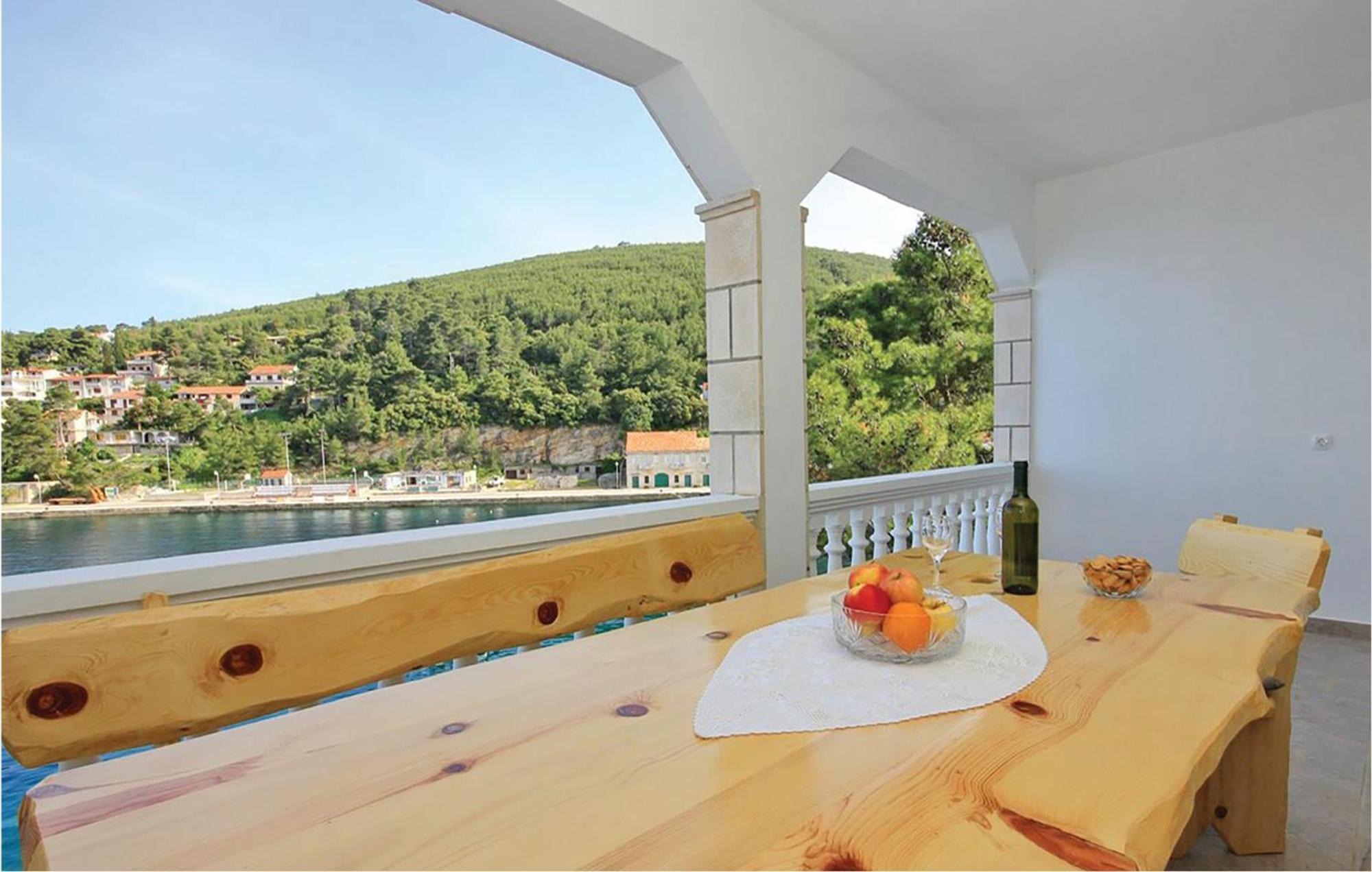 Cozy Apartment In Prigradica With House Sea View 외부 사진
