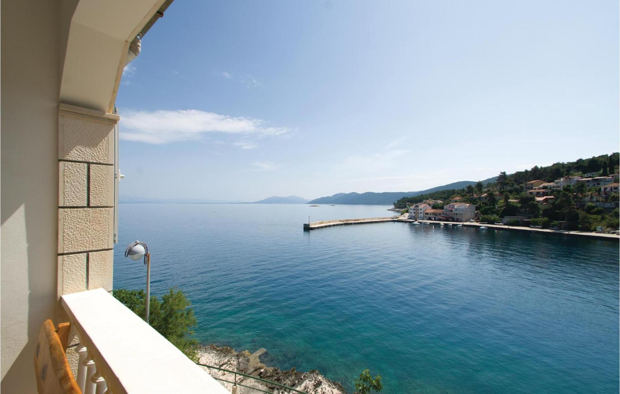 Cozy Apartment In Prigradica With House Sea View 외부 사진
