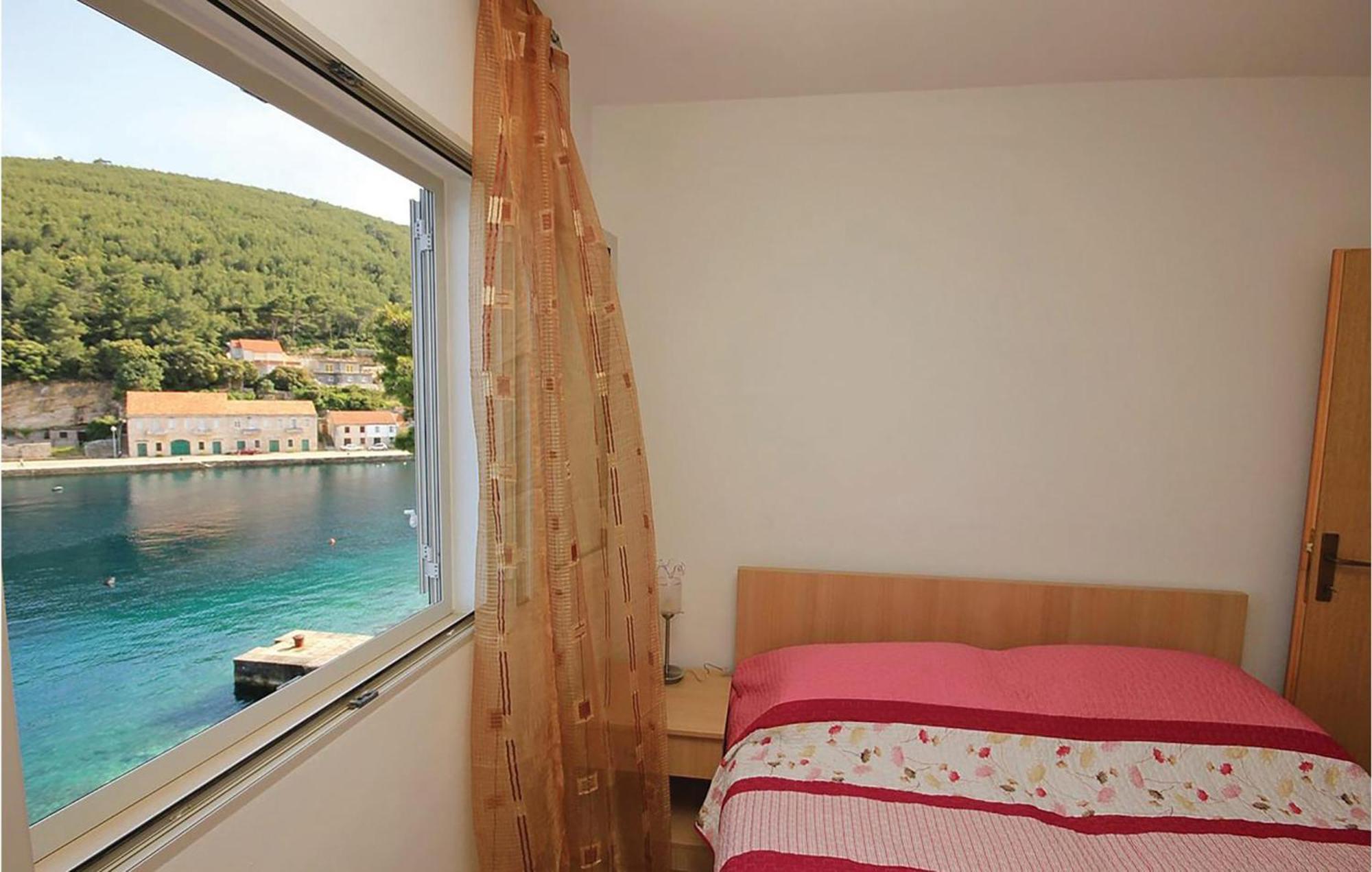 Cozy Apartment In Prigradica With House Sea View 외부 사진