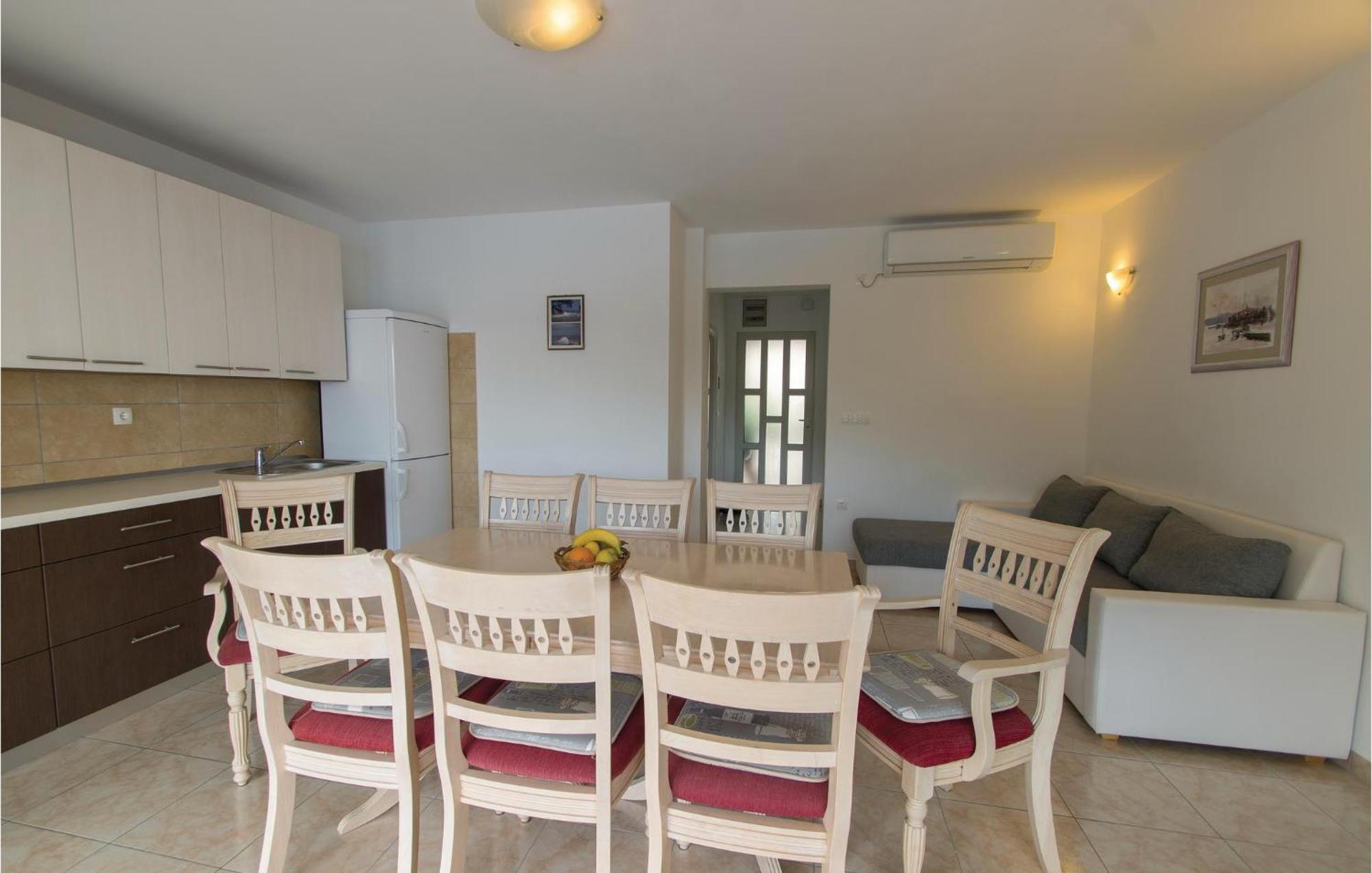 Cozy Apartment In Prigradica With House Sea View 외부 사진