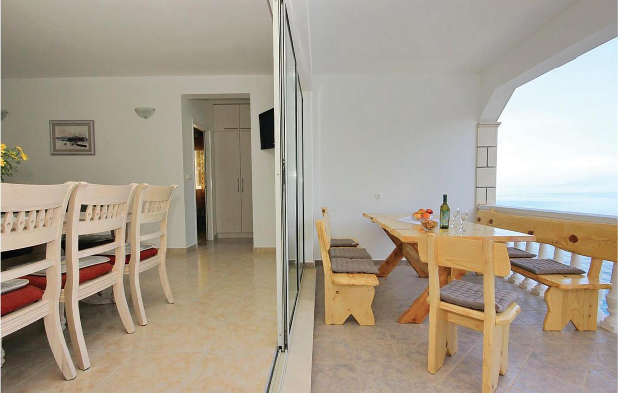 Cozy Apartment In Prigradica With House Sea View 외부 사진