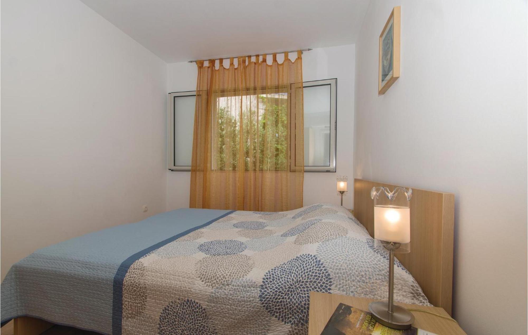Cozy Apartment In Prigradica With House Sea View 외부 사진