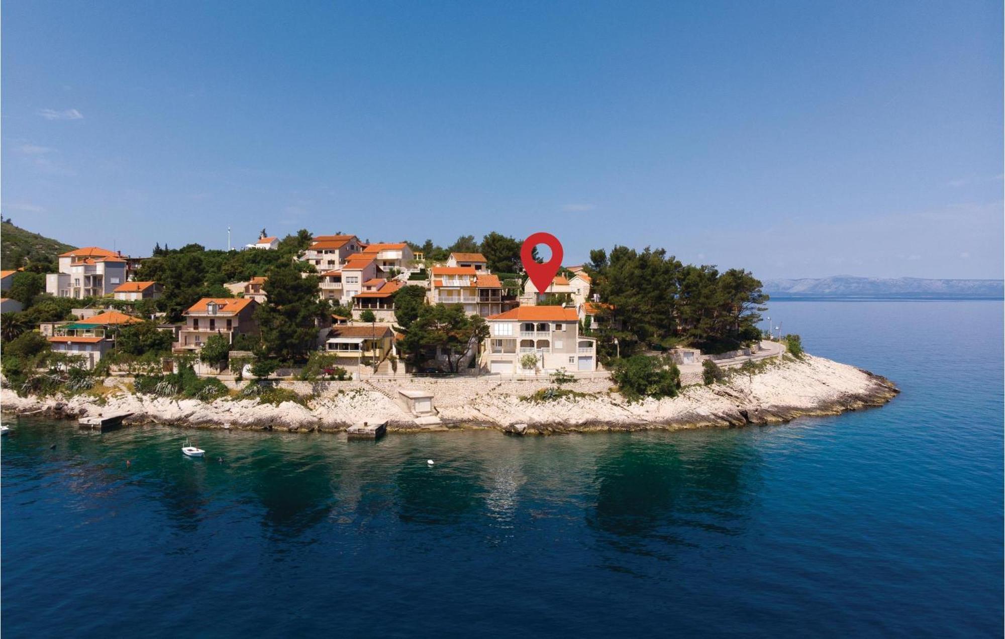 Cozy Apartment In Prigradica With House Sea View 외부 사진