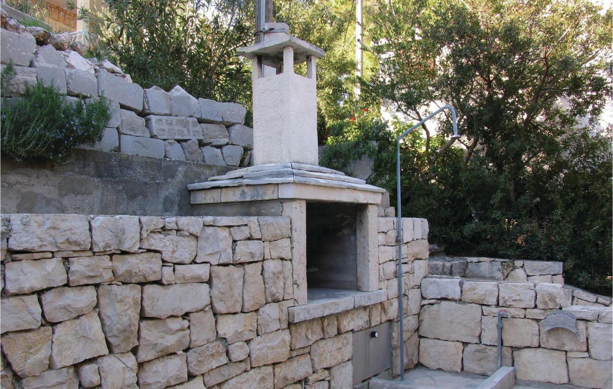 Cozy Apartment In Prigradica With House Sea View 외부 사진