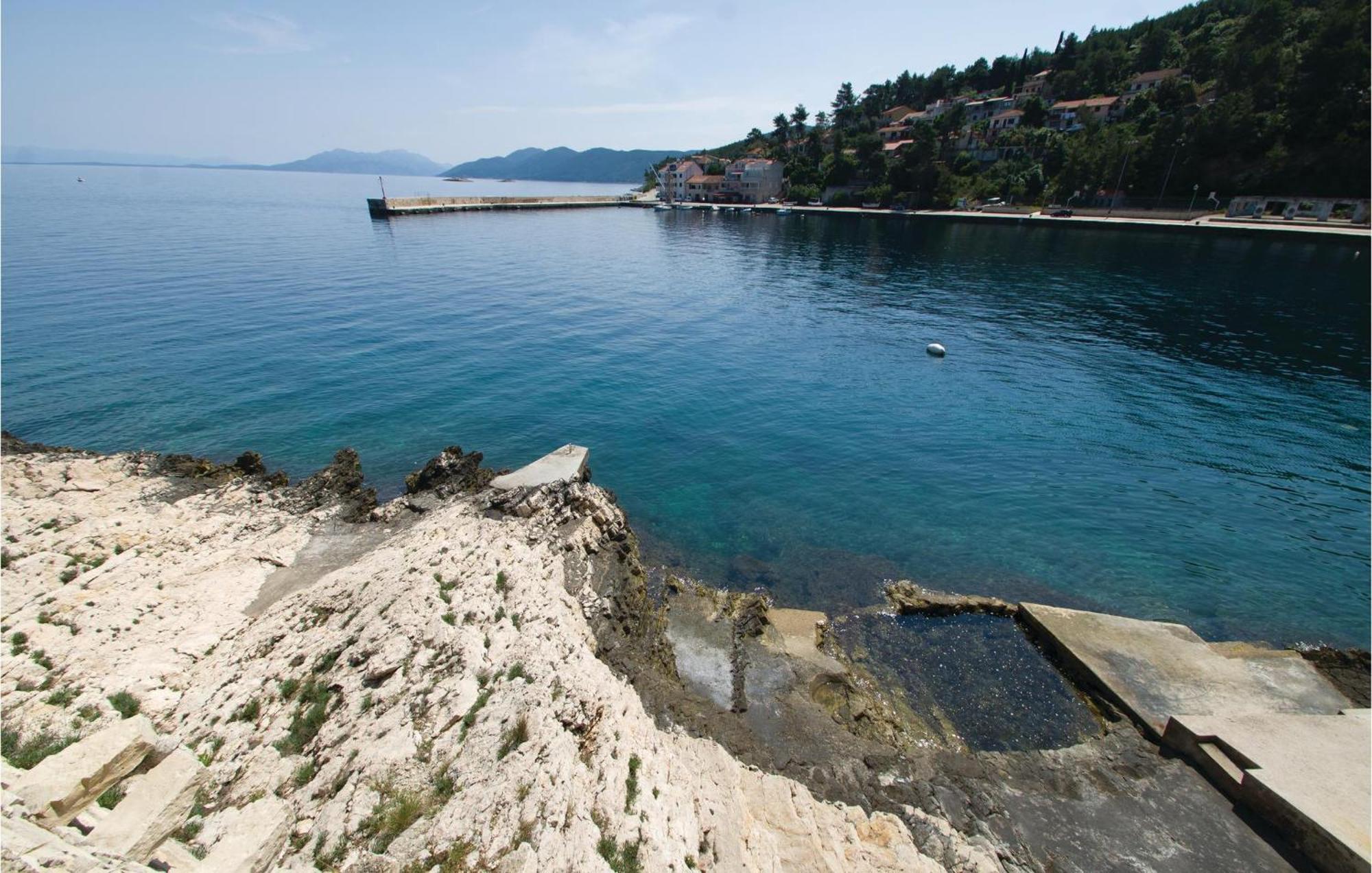 Cozy Apartment In Prigradica With House Sea View 외부 사진